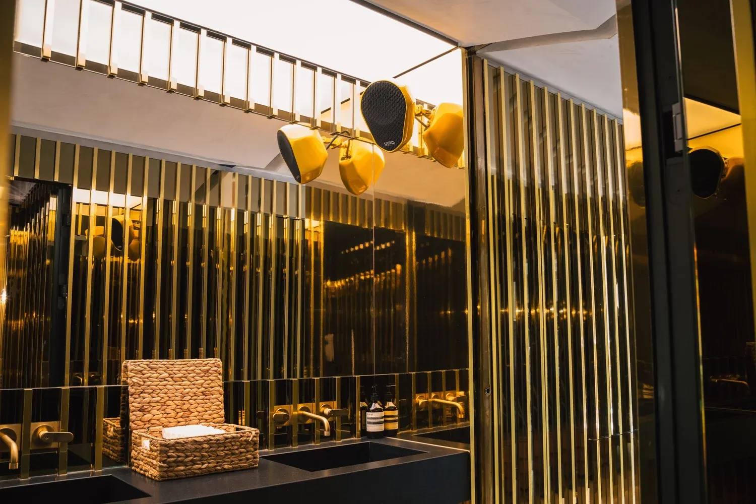 Bars & Restaurants3