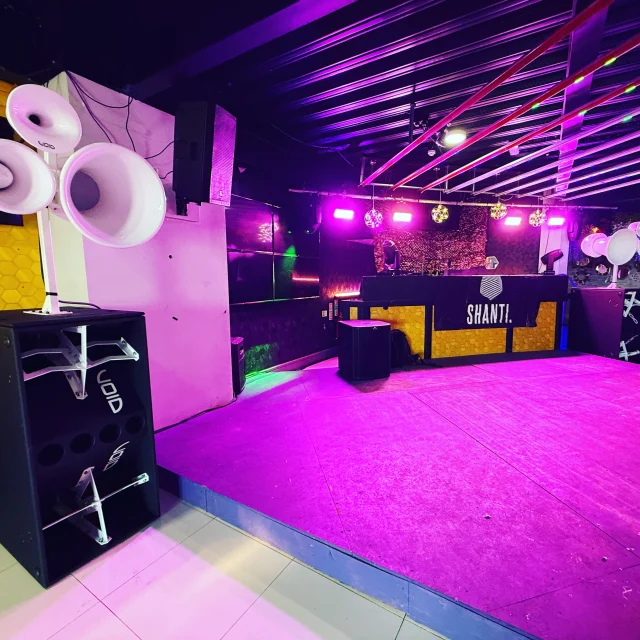 A couple of weeks ago we had the pleasure of supporting @total.audio.solutions and @shantievents for their Summer event featuring none other than the legendary Max Chapman. Despite being 3 floors up, we brought the full package of Void sound, CDJ's and lighting. Big thanks to the Shanti crew for getting the subs upstairs 💪 #voidacoustics #airmotion #electrovoice #cameolighting #elumen8 #pioneerdj #wolfmix #hiveskegness #clubsound